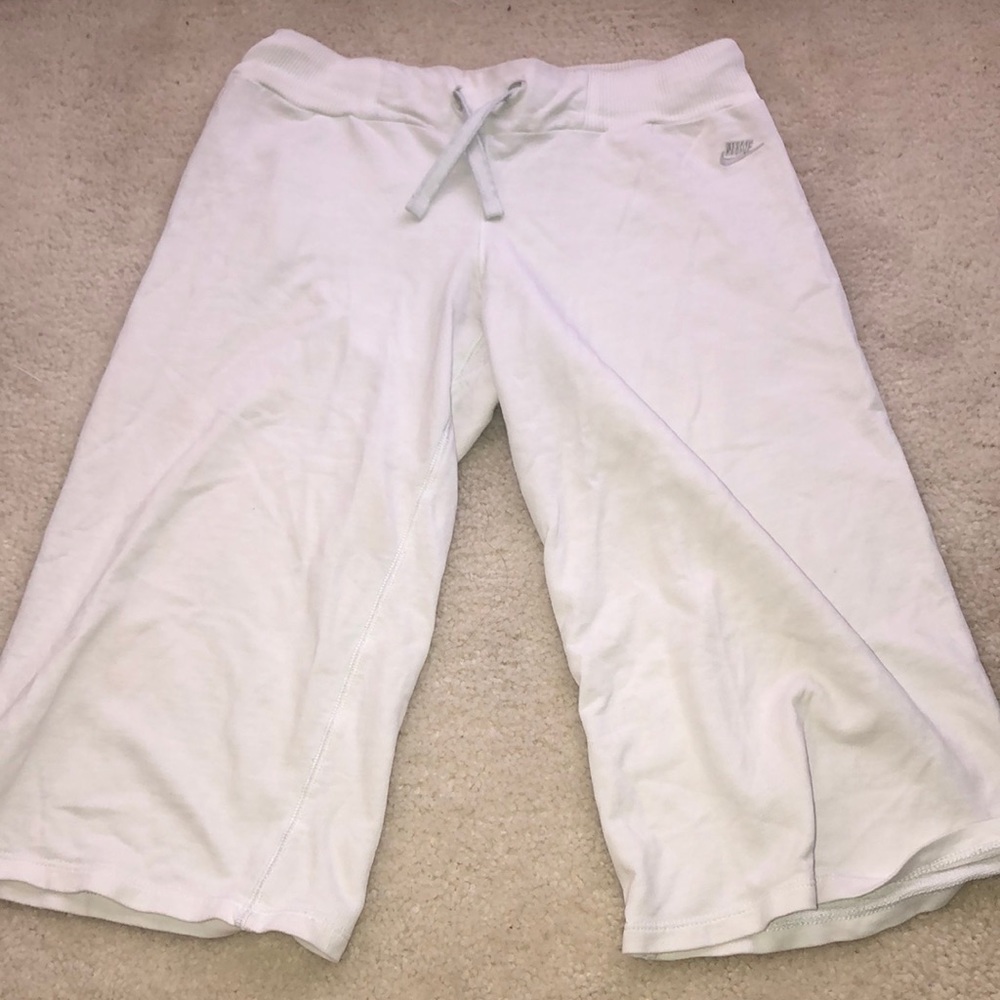 Nike Capri Leggings/Jogger Pants